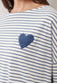 T-shirt over righe e cuore